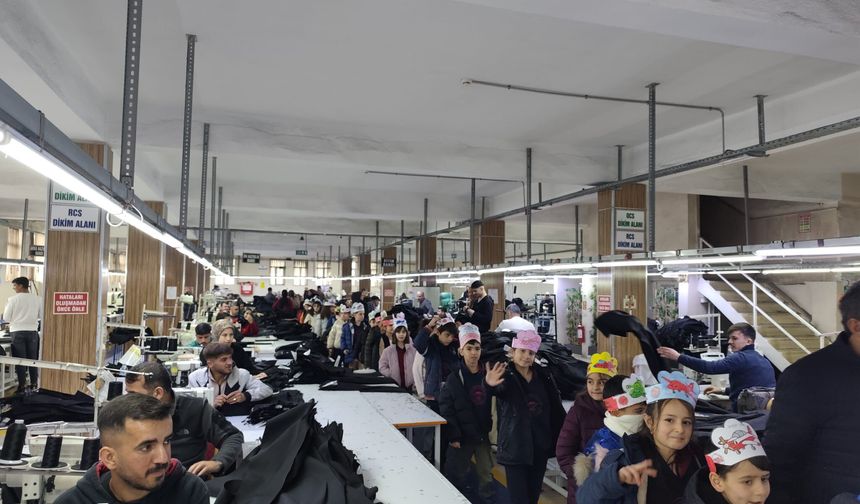 Vangölü İlkokulu öğrencileri tekstil ziyaretinde bulundu