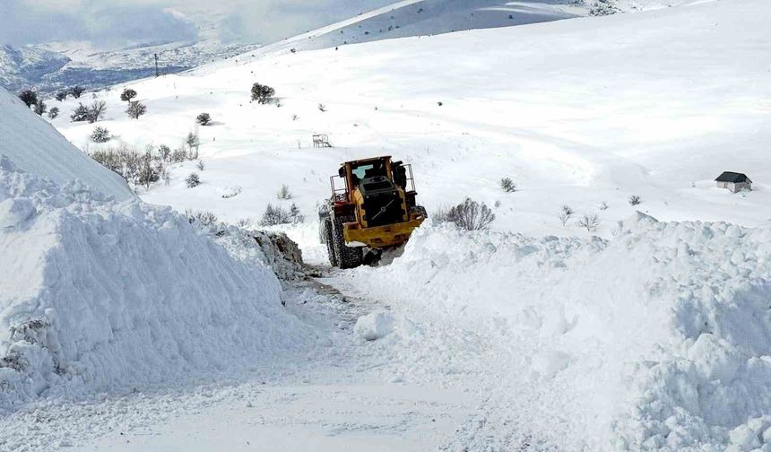 Çemişgezek’te köy yolları açıldı, sevinç kameraya yansıdı
