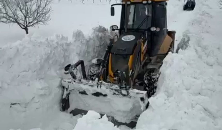 Darende Belediyesi karla mücadelede yoğun mesai harcıyor