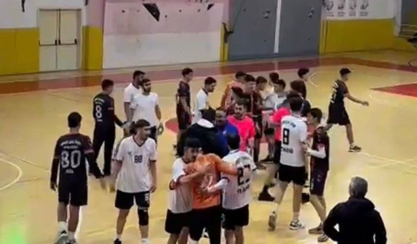 Elazığ Gençlik Spor hentbolda namağlup ilerliyor