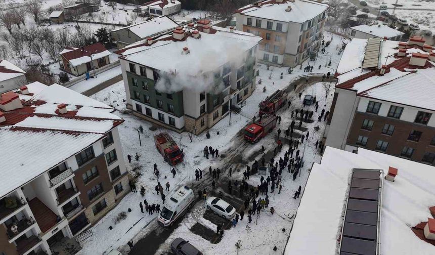 Elazığ'da apartman dairesinde yangın paniği: 11 kişi hastaneye kaldırıldı