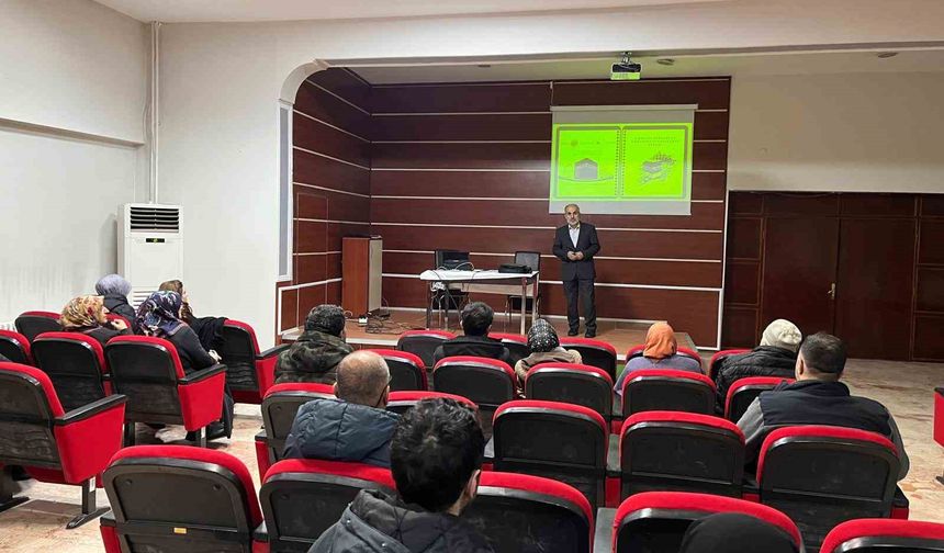 Erzincan'da umreci adaylarına seminer düzenlendi