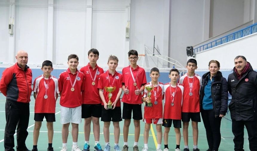 Erzincan'da Yıldızlar Badminton İl Birinciliği sona erdi
