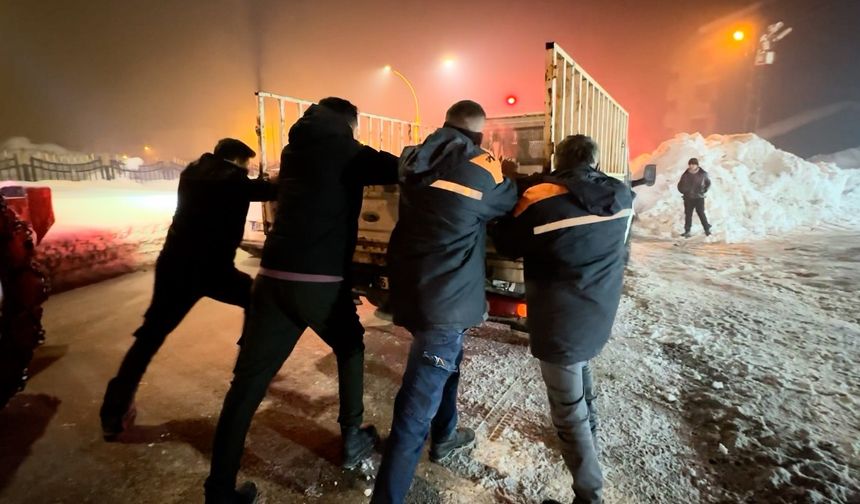 Hava sıcaklığı -25'lere düştü, araçlar arızalandı