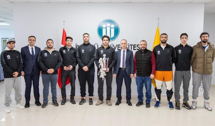 İnönü Üniversitesi Basketbol takımı şampiyon oldu