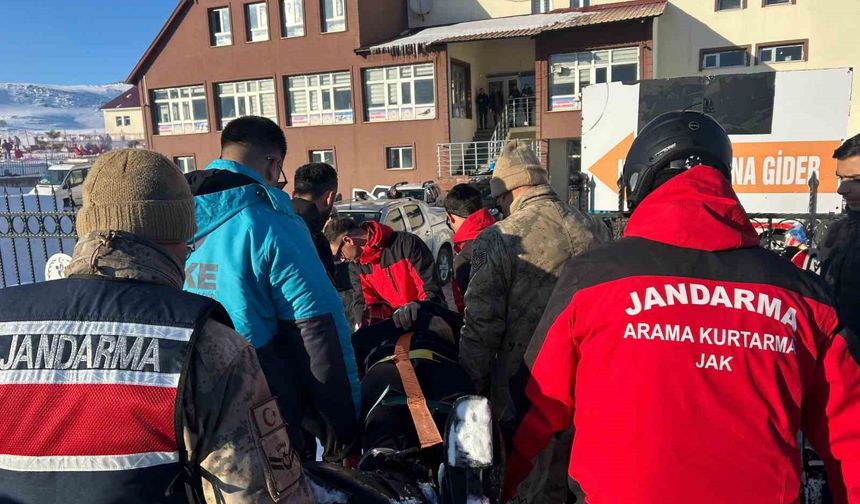 Kayak merkezinde düşen vatandaşı JAK ve UMKE kurtardı