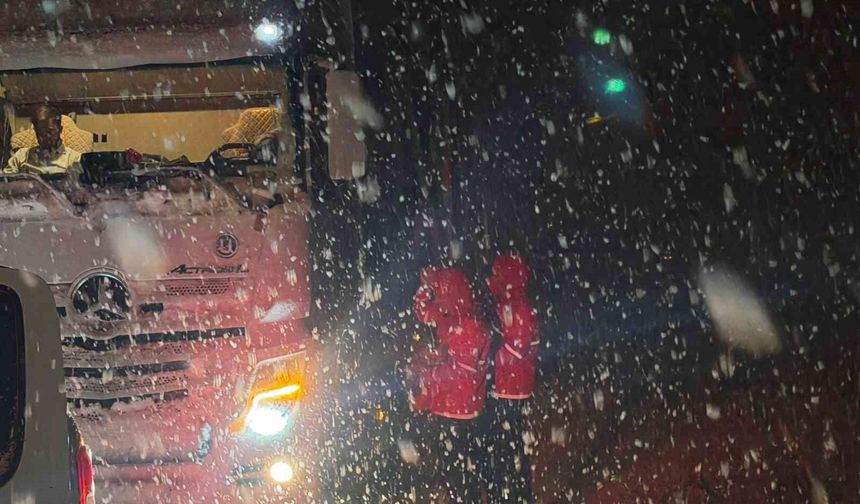 Muş’ta kar ve tipi kabusu: Mahsur kalan 180 kişiye Kızılay’dan destek