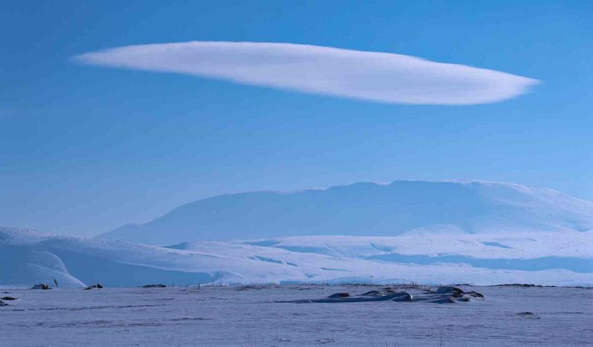 Nemrut Kalderası üzerinde mercek bulutu