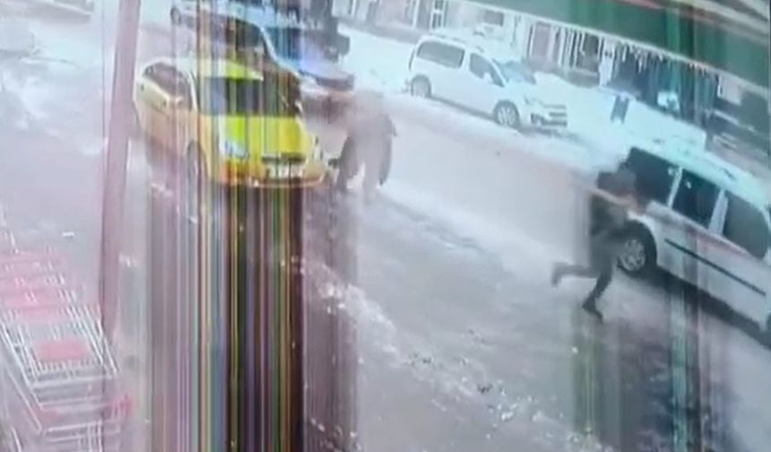 Trafiğe takıldı, havale geçiren çocuğu kucağında hastaneye yetiştirdi