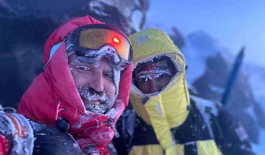 Vanlı dağcılardan Ağrı Dağı’na zorlu tırmanış