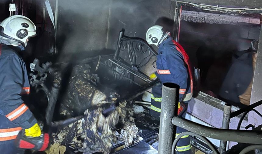 Yüksekova’da evde çıkan yangında 4 çocuk dumandan etkilendi