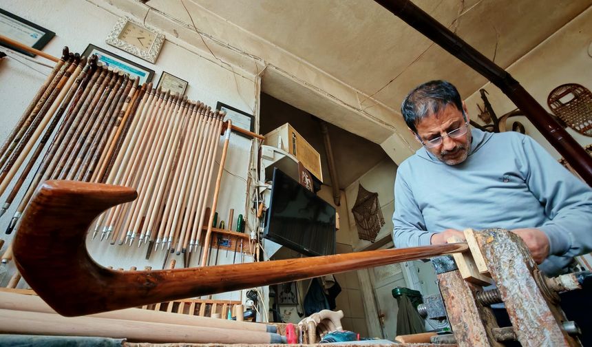 Asırlık Ahlat bastonlarında kış mesaisi