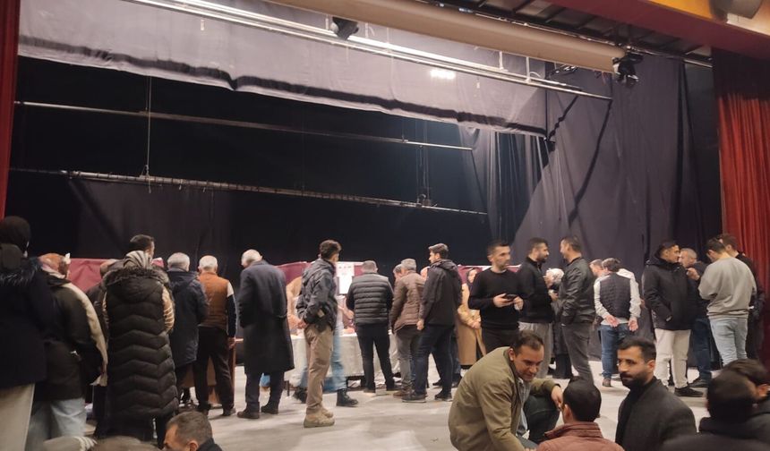 Ahlat Esnaf Odası seçiminde ilk sandık açıldı