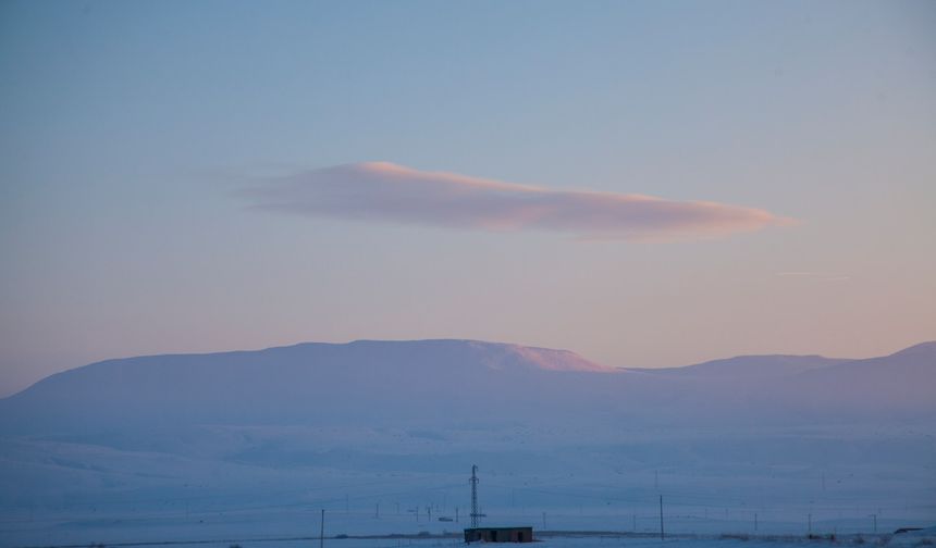 Nemrut Kalderası üzerinde oluşan mercek bulutu ilgi gördü