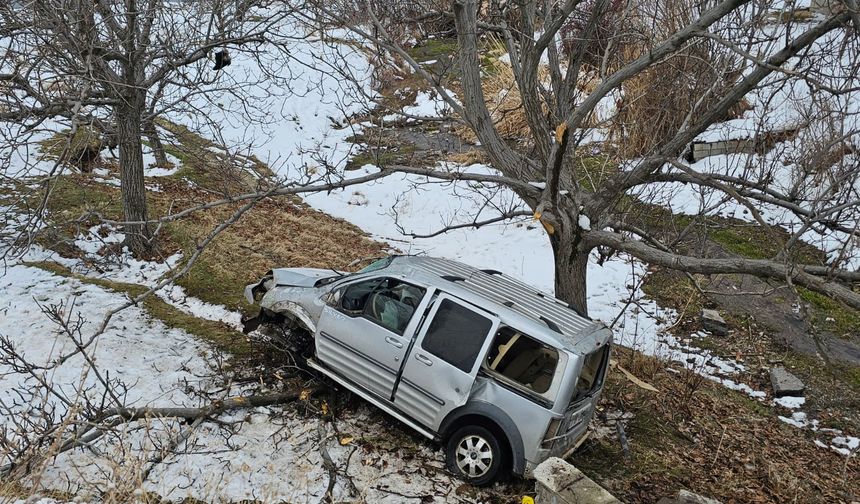 Ahlat’ta Trafik Kazası: 1 Kişi Yaralı