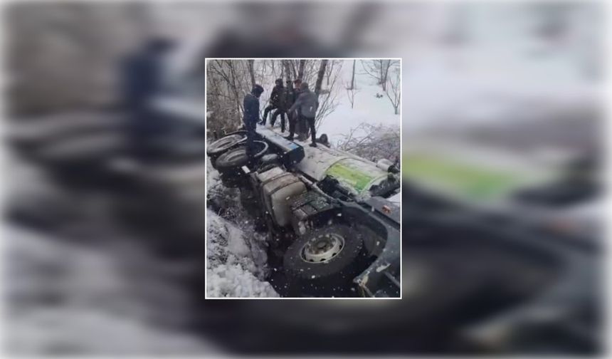 Bitlis'te vidanjör şarampole devrildi