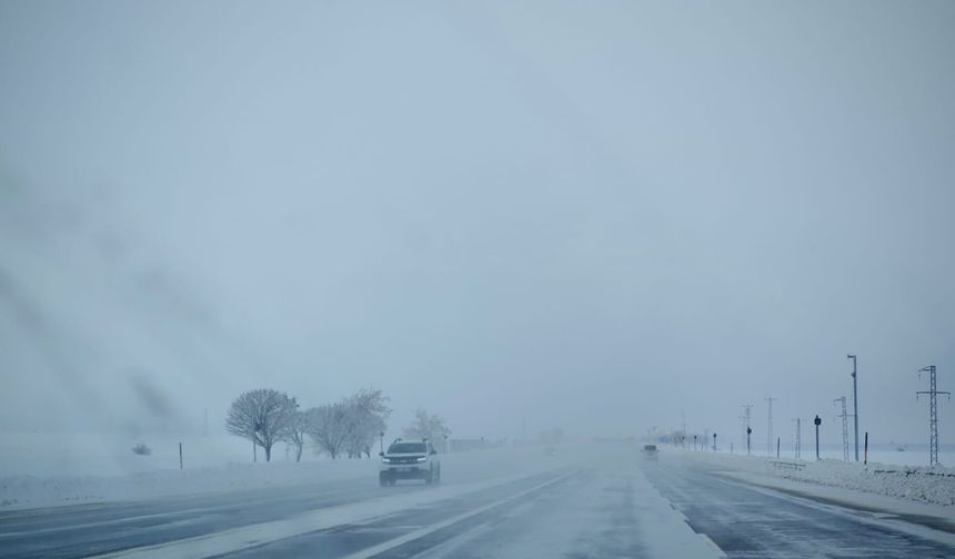 Güroymak’ta sis etkili oluyor