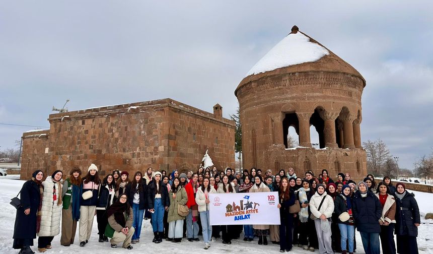 19 ilden gelen lise öğrencileri Ahlat’ta buluştu
