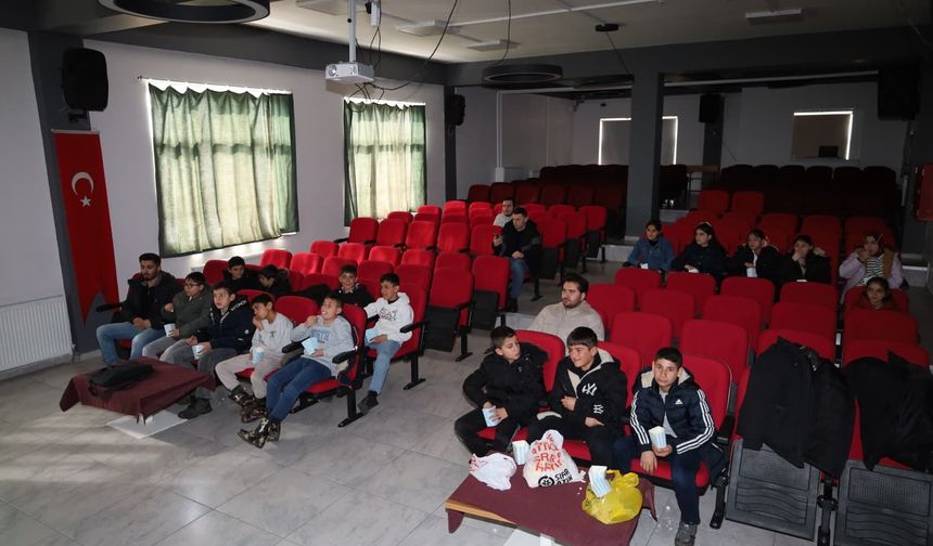 Güroymak’ta çocuklar “Sinema Günleri” ile beyaz perdeyle buluştu
