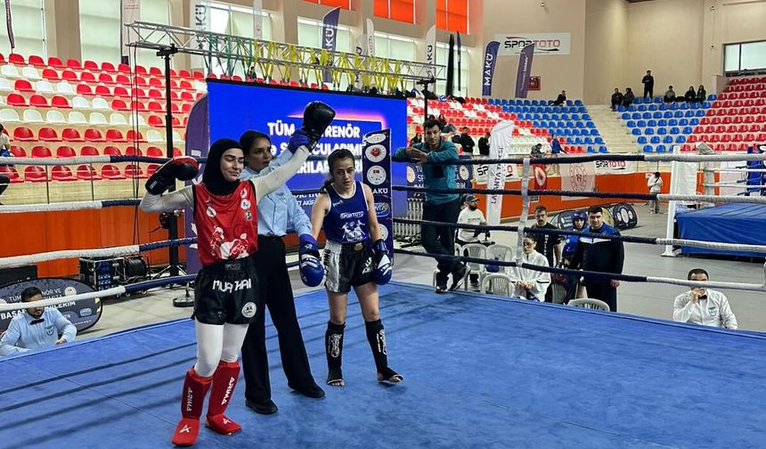 Tatvanlı Özlem Melek Korkmaz, Muaythai’de Türkiye Şampiyonu Oldu