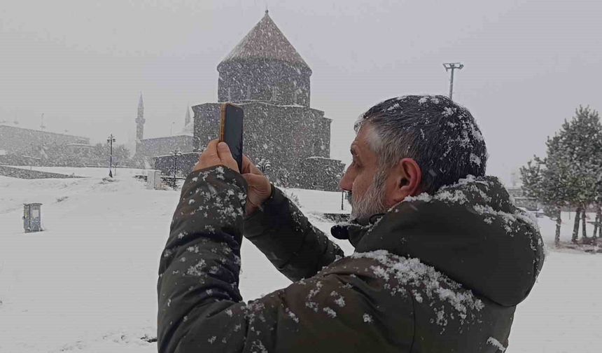 Kars’ta beklenen kar yağışı etkisini gösterdi