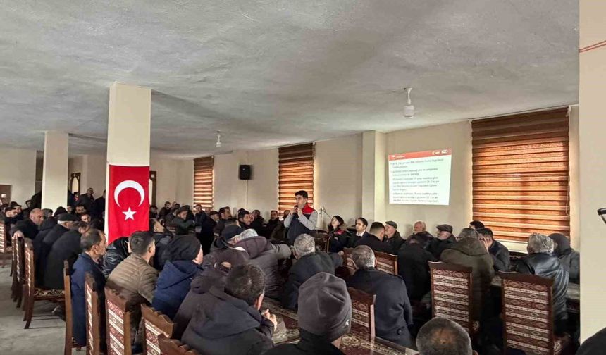 Kars'ta üreticilere bitki koruma eğitimi verildi