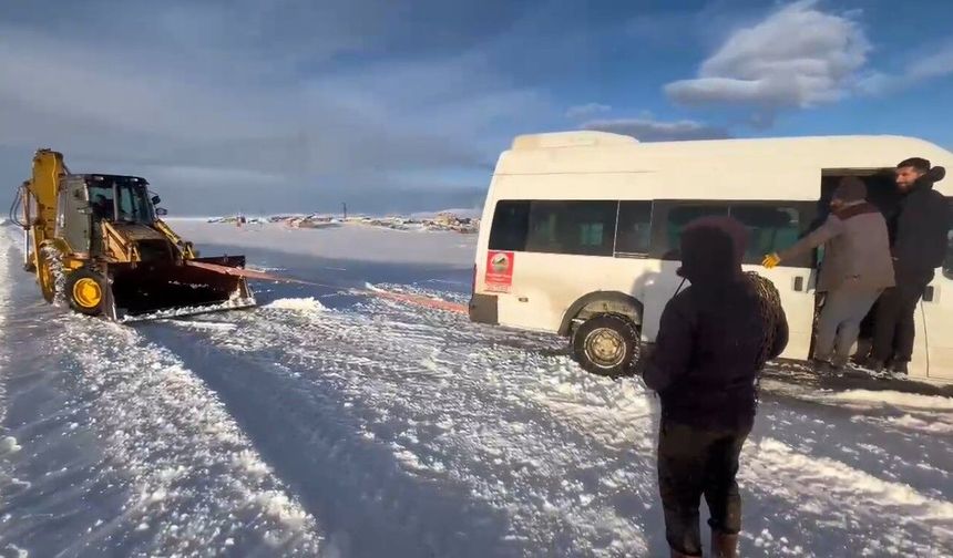 Tipiye yakalanan öğrencileri ekipler kurtardı