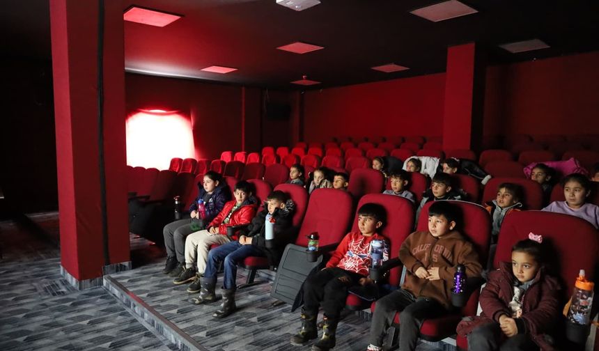 Güroymak’ta kırsaldaki öğrencilere yönelik “Sinema Günleri” etkinliği düzenlendi