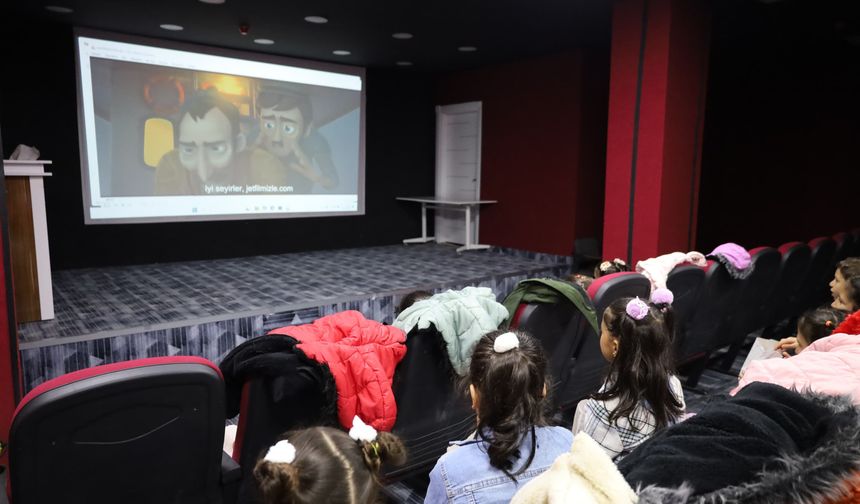 Güroymak’ta dezavantajlı öğrenciler için sinema etkinliği