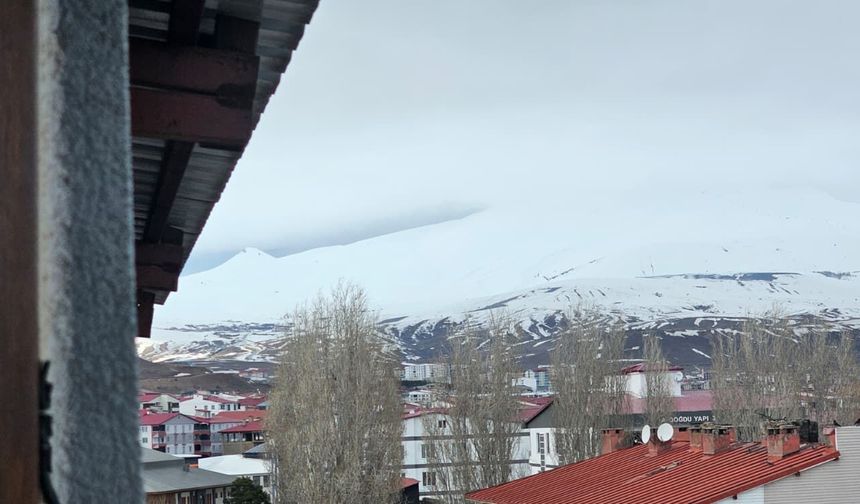 Nemrut Kalderası sisler arasında görüntülendi