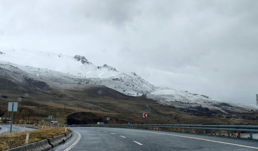 Adilcevaz’ın yüksek kesimlerinde kar yağışı etkili oldu
