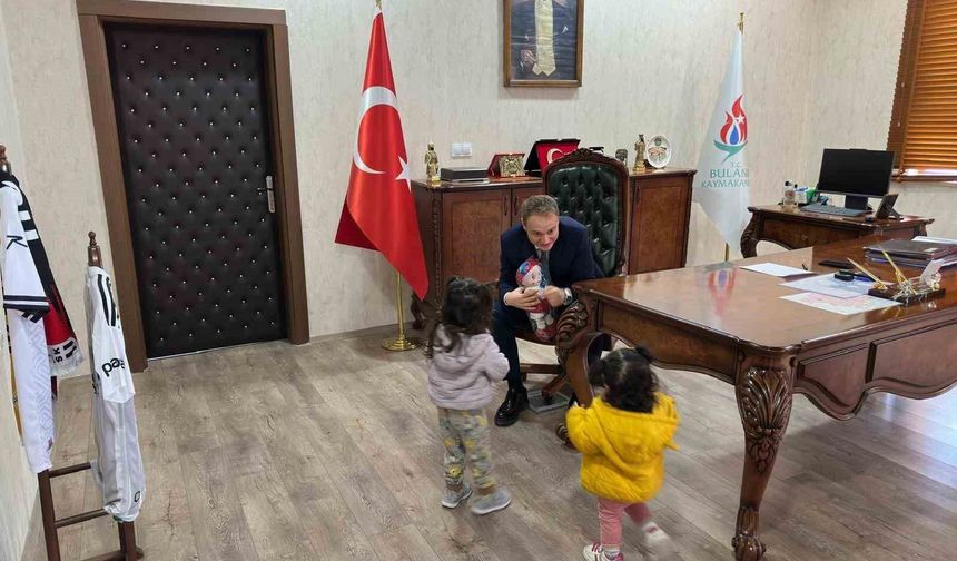 Bulanık’ta Halk Günü’nde vatandaşlarla birebir görüşme yapılıyor