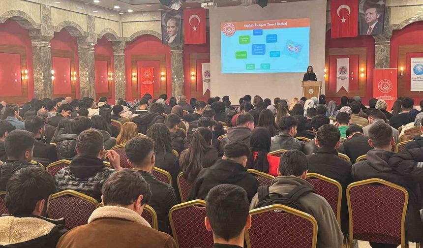 Fırat Üniversitesi öğrencilerine kadına yönelik şiddetle mücadele eğitimi verildi