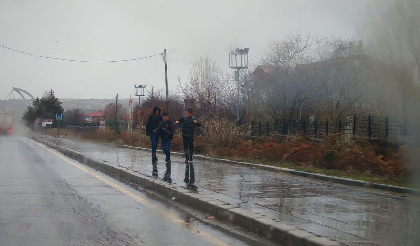 Yalova’da okullar tatil mi, 15 Ekim için Valilik ne duyurdu? Öğrenciler yarın okula gidecek mi? İdari izin kimleri kapsı