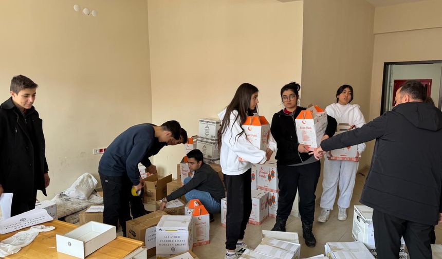 Ahlat’ta lise öğrencilerinden Ramazan dayanışması