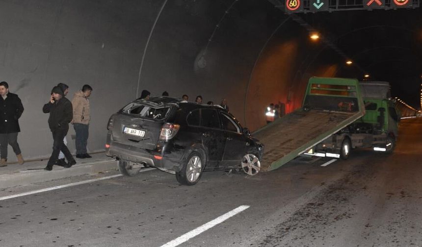 Bitlis 8 Ağustos Tünelinde kaza: 2 kişi yaralı