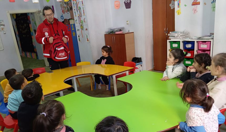 Güroymak’ta minik öğrencilere doğal afet ve deprem bilinci eğitimi