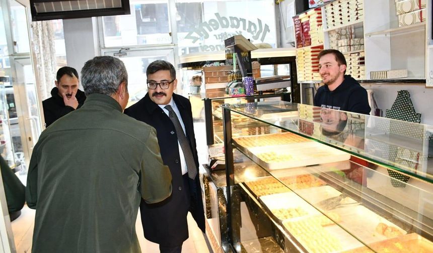Kaymakam Özçelik’ten esnafa bayram ziyareti