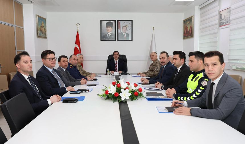 Bitlis’te, asayiş, güvenlik ve istihbarat toplantısı yapıldı