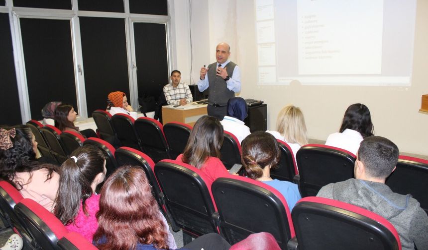 Tatvan Devlet Hastanesi’nde personele iletişim eğitimi verildi
