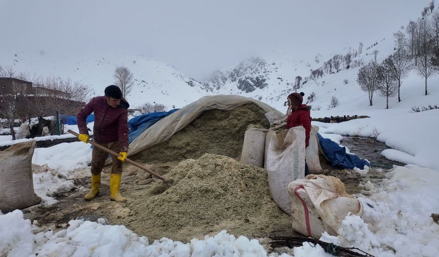 Bitlis’te kışa rağmen üretim sürüyor
