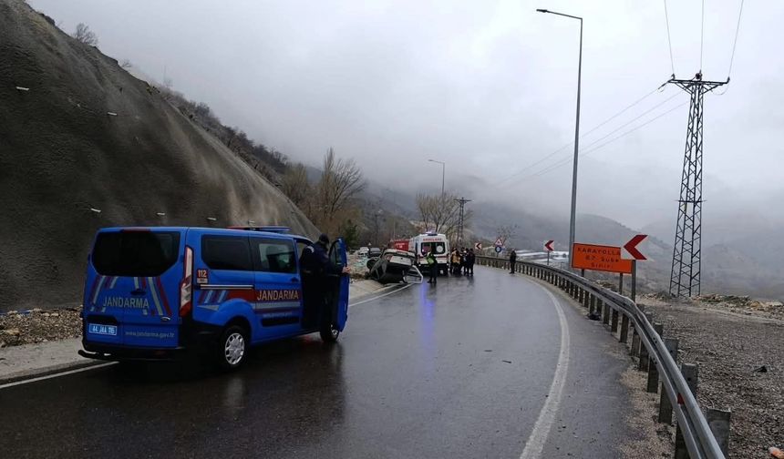 Malatya'da devrilen araçta 5 kişi yaralandı