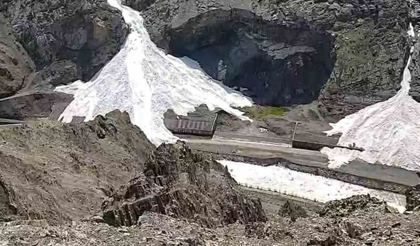 Sümbül Dağı'nda art arda çığ paniği yaşandı