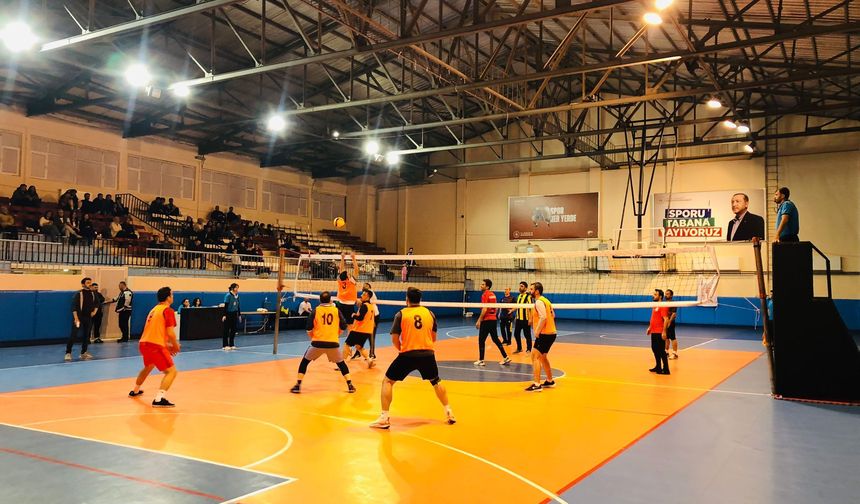 Ahlat’ta kurumlar arası voleybol turnuvası başladı