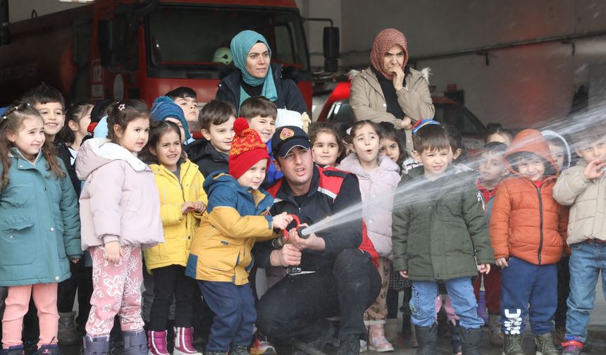Beş Minare Anaokulu öğrencilerinden itfaiyeye anlamlı ziyaret
