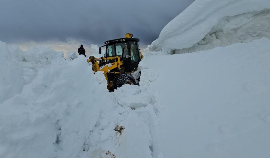 Aydınlar beldesinde karla mücadele sürüyor