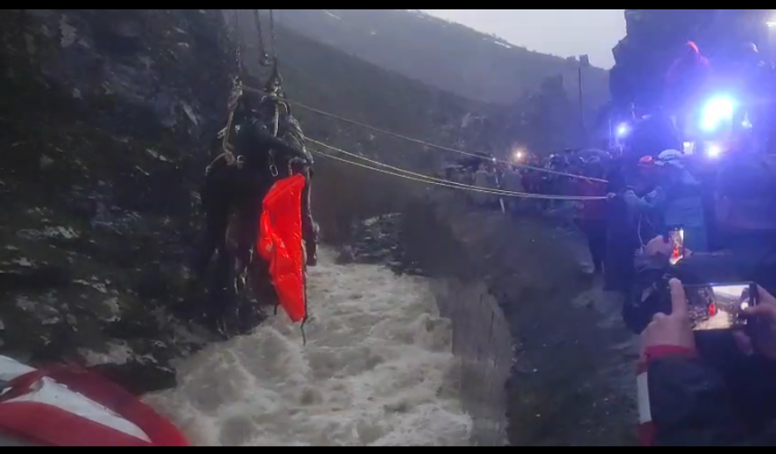 Tatvan’daki mikser kazasında acı son: Sürücü hayatını kaybetti