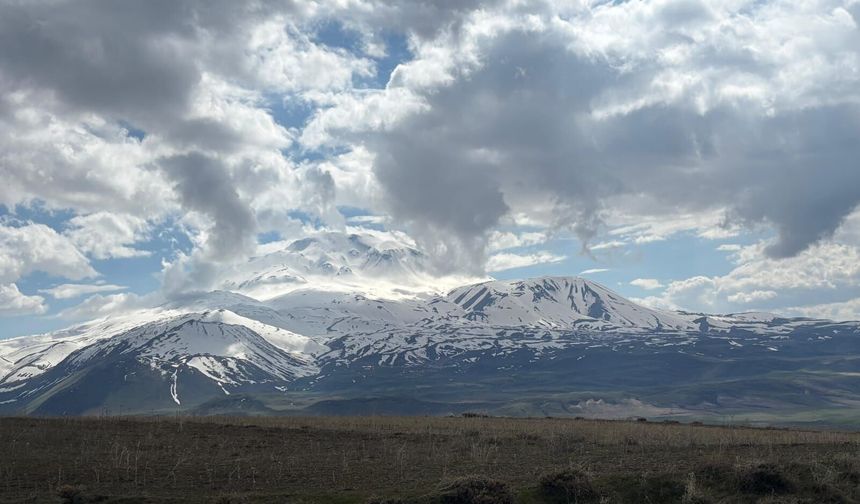 Süphan Dağı’nda kar manzarası devam ediyor
