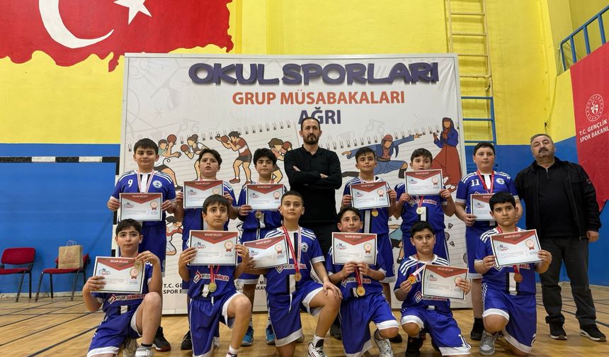 Tatvanlı minik basketbolculardan büyük başarı