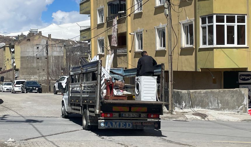 Tatvan’da eskicilik geleneği mahallelerde devam ediyor